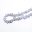 Kép 3/4 - Kalcedon/Kék Csipke Achát ásvány chips/splitter szálban (5~8x5~8mm)/kb.80cm