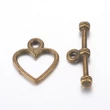 Kép 1/3 - Antikolt bronz színű szív alakú T-kapocs