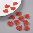 Kép 7/7 - 10db áttetsző piros levél medálka (24x22,5x3mm)