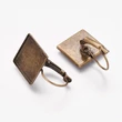 Kép 2/2 - Antikolt bronz színű franciakapcsos fülbevalóalap (15x15mm)