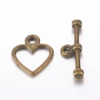 Kép 2/3 - Antikolt bronz színű szív alakú T-kapocs
