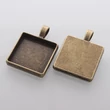 Kép 2/3 - Antikolt bronz színű négyzetes medálalap (20x20mm)