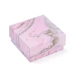 Kép 2/3 - Rózsaszín-szürke márványos papír díszdoboz (7,5x7,5x3,5cm)