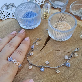 Alkossunk apró csodákat kásagyöngyökből: Gyöngyállatok és karkötők