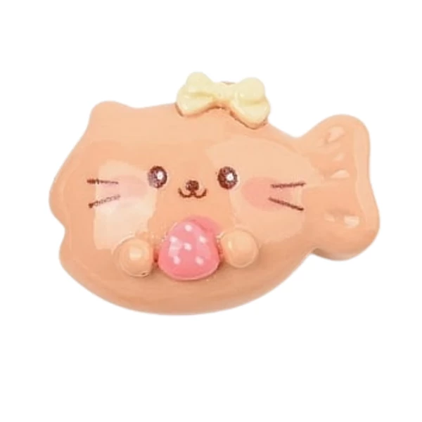 Cicás halacska műgyanta kaboson  (20x20x6mm)