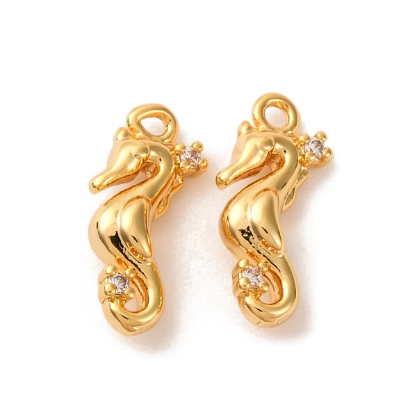 Arany színű 18K arannyal futtatott cirkónia, csikóhal medál (15x6.5x4mm)