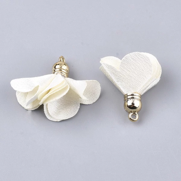 Vajszín színű virág alakú bojt (30x30mm)