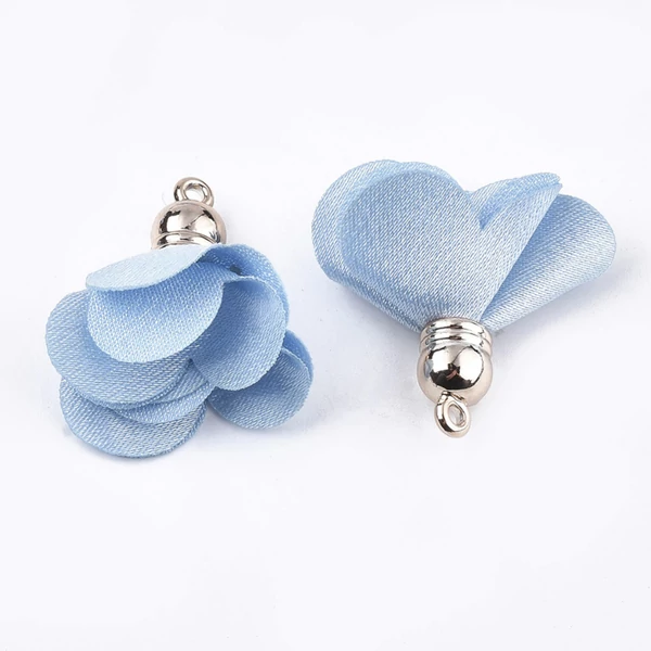 Világos kék színű virág alakú bojt (30x30mm)