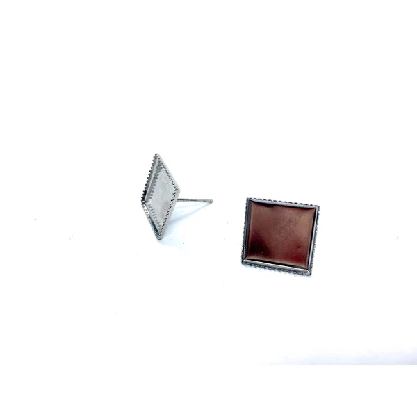 Antikolt ezüst színű négyzet fülbevaló (12x12mm)