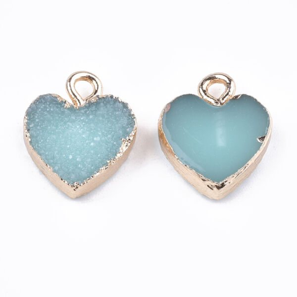Druzy világos kék gyanta szív fityegő aranyló részletekkel