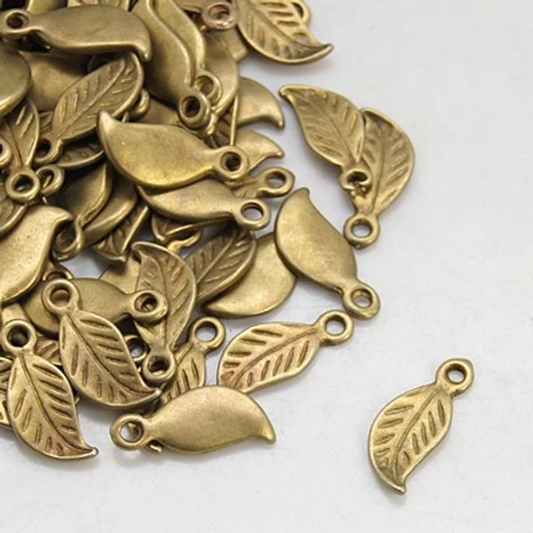 4db Antikolt bronz színű levél alakú fityegő