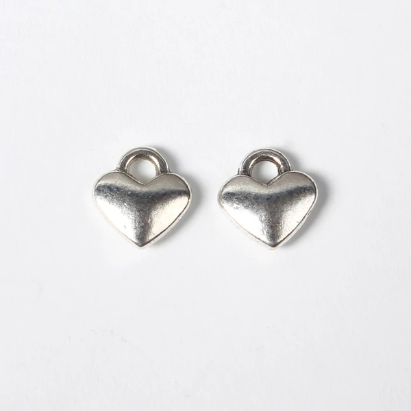 Antikolt ezüst színű pici szív fityegő/5db