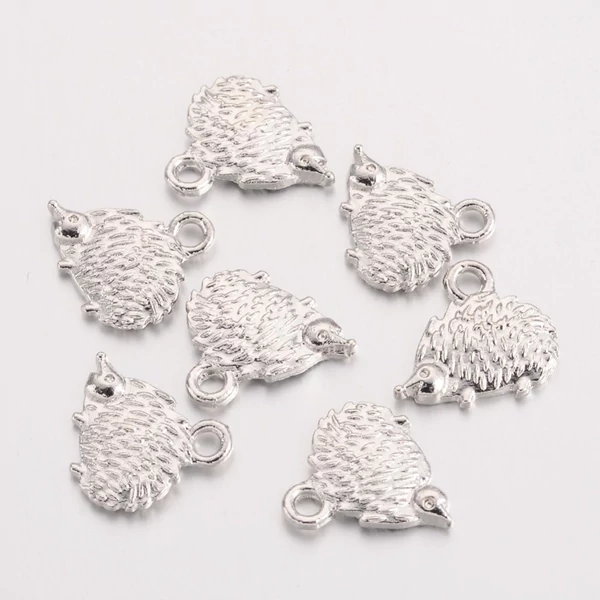 2db Antikolt ezüst színű sündisznó fityegő (12x13x2 mm)