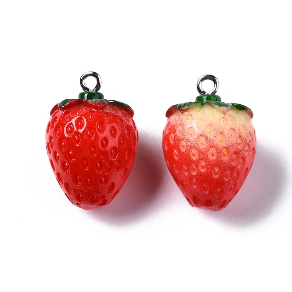 Műgyanta eper medál  (24x16mm)