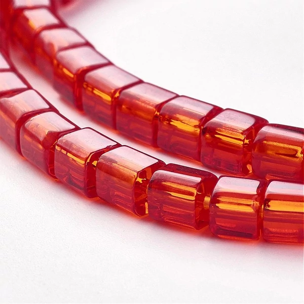 10db Piros kocka üveggyöngy (4mm)