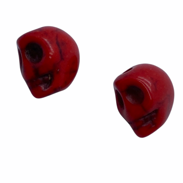 Szintetikus howlit piros koponya gyöngy (9x7,5mm)