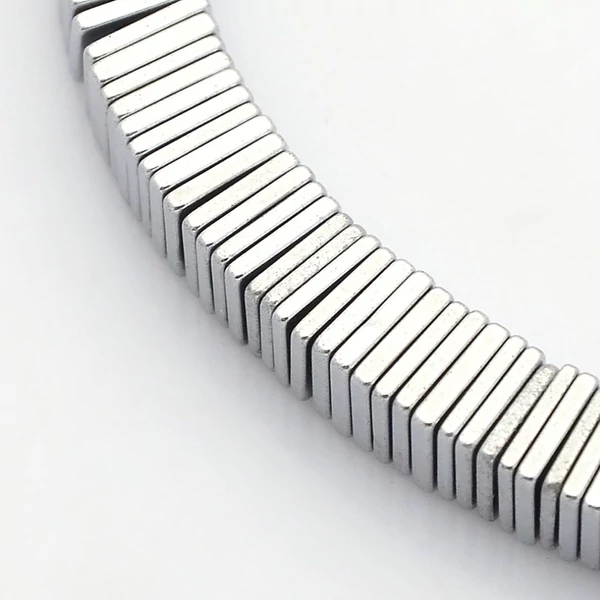 10db Antikolt ezüst színű négyzetes szintetikus hematit köztes