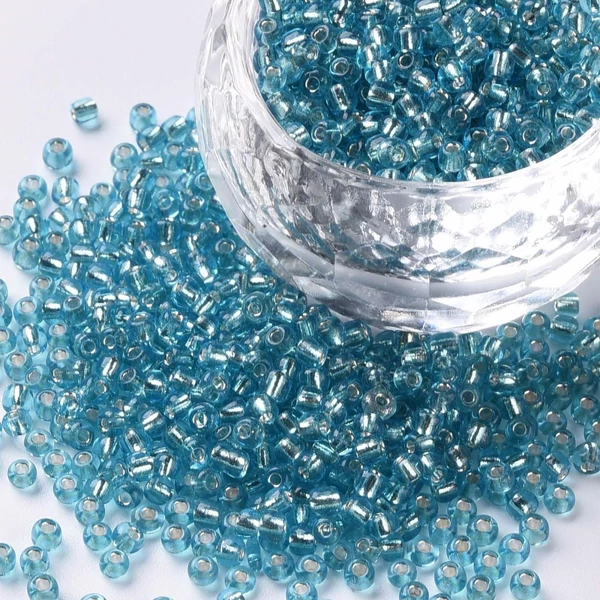 Türkizkék színű belül ezüst kásagyöngy (12/0)