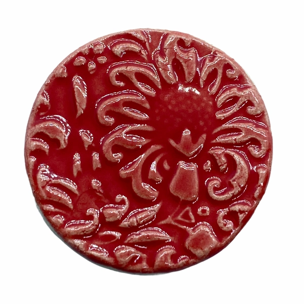 Kézműves piros, virágos porcelán korong (30mm)