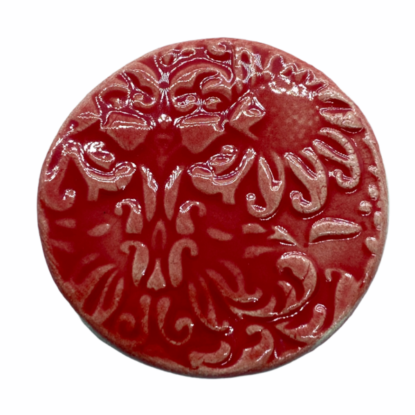 Kézműves piros, virágos porcelán korong (35mm)