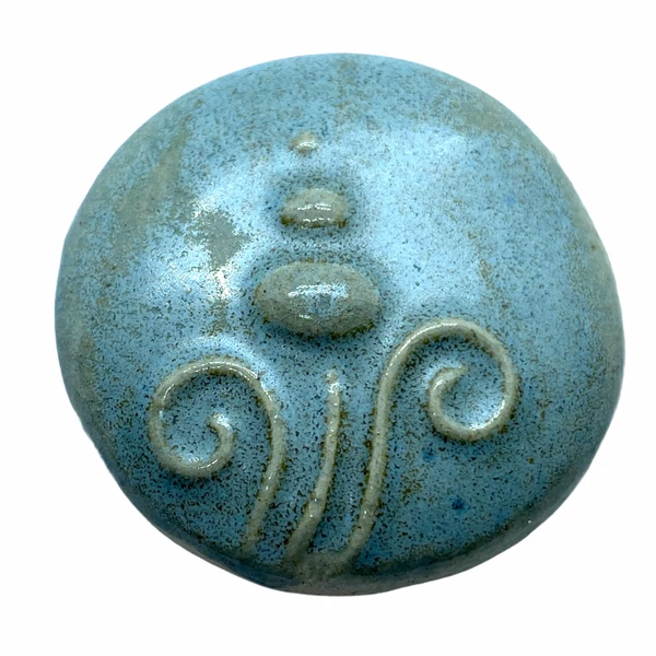 Kézműves selyemfényű világos kék porcelán korong (35mm)