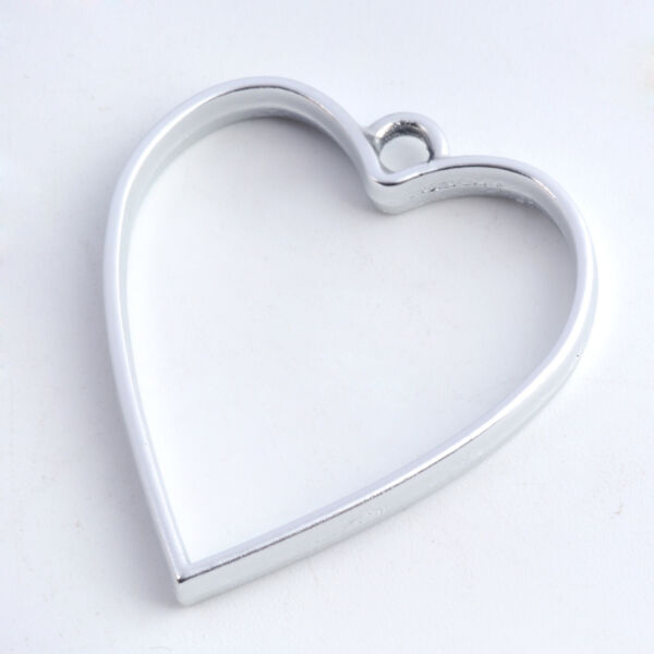 Matt ezüst színű szív alakú medál műgyanta öntéshez (34x30mm)