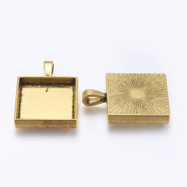 Antikolt arany színű négyzetes medálalap (20x20mm)