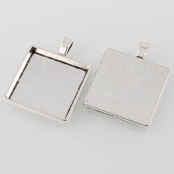Antikolt ezüst színű négyzetes medálalap (25x25mm)