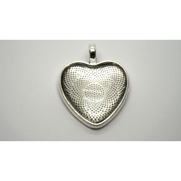 Antikolt ezüst színű szív alakú medálalap (25x25mm) hozzátartozó üveglencsével