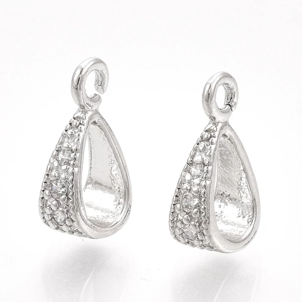 Ezüst színű cirkónia strasszos medáltartó. Bronz alapanyagból 95x5x3mm.