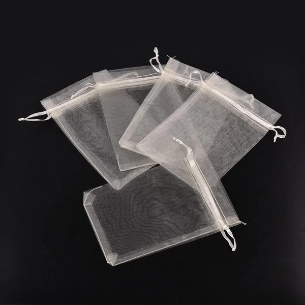 Törtfehér színű organza tasak (15x10cm)