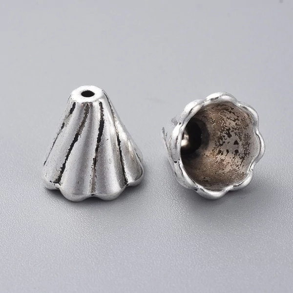 Antikolt ezüst színű kupola alakú gyöngykupak