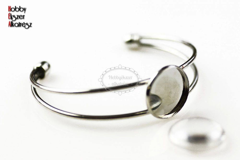 Ezüst színű karperecalap (20mm) hozzátartozó üveglencsével