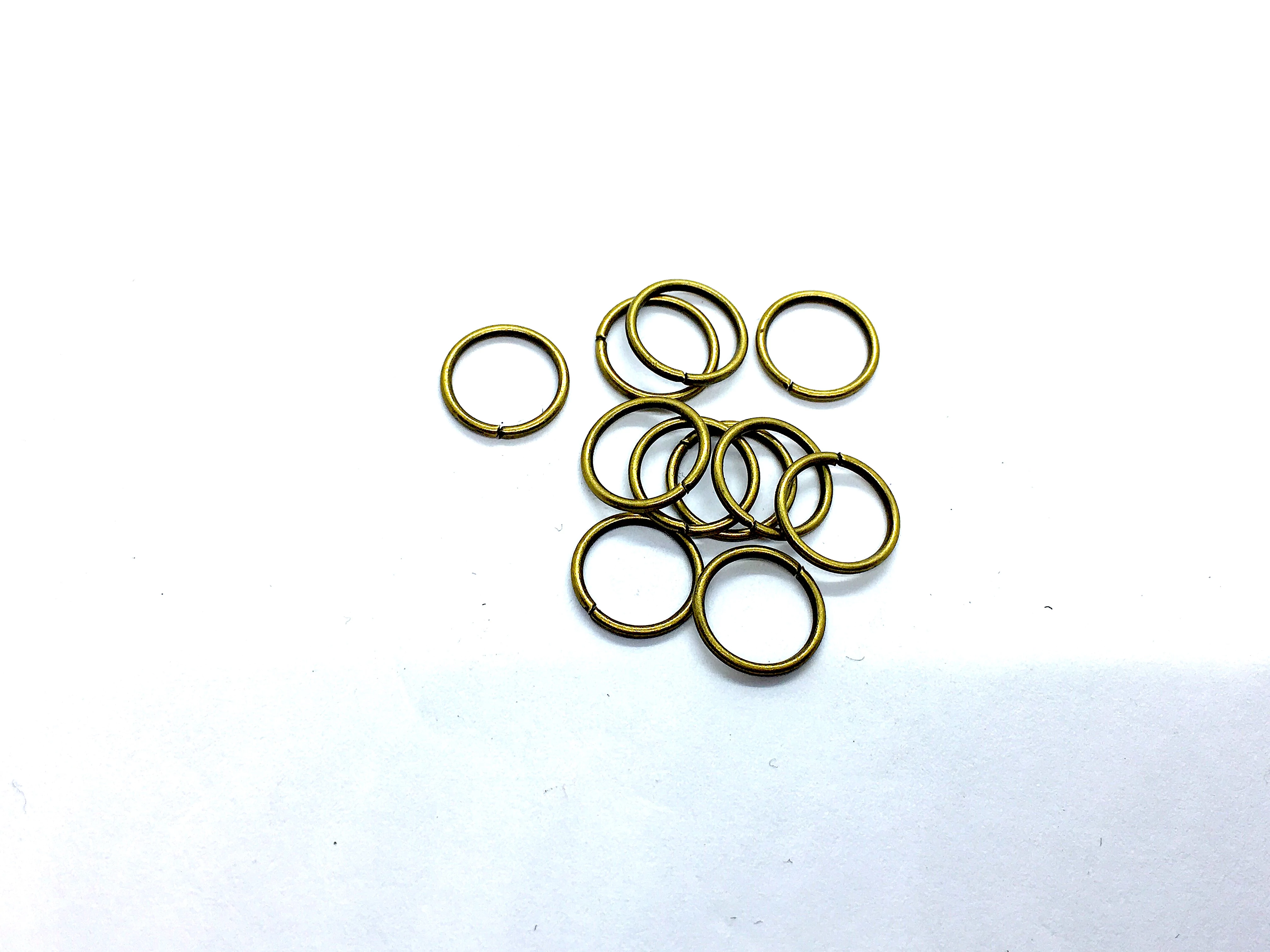 500db antikolt bronz színű szimpla vastag szerelőkarika (10mm)